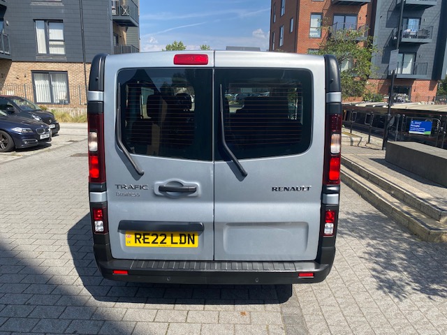 Renault Trafic SL28 Passenger Business 9 seat Minibus - Image 7